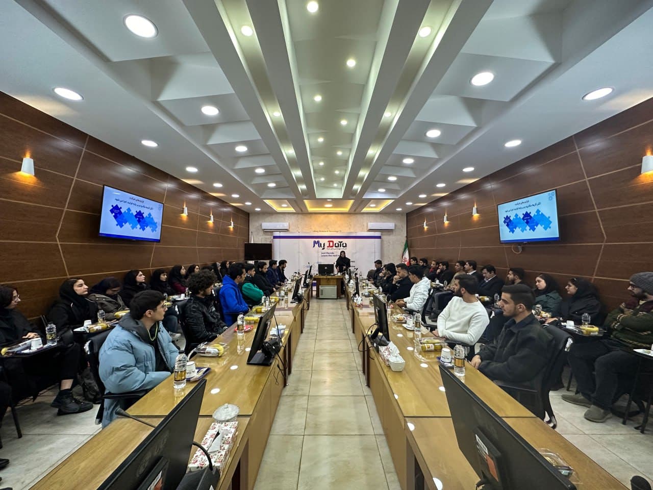 بازدید دانشجویان دانشگاه آزاد خوراسگان از شرکت مای دیتا