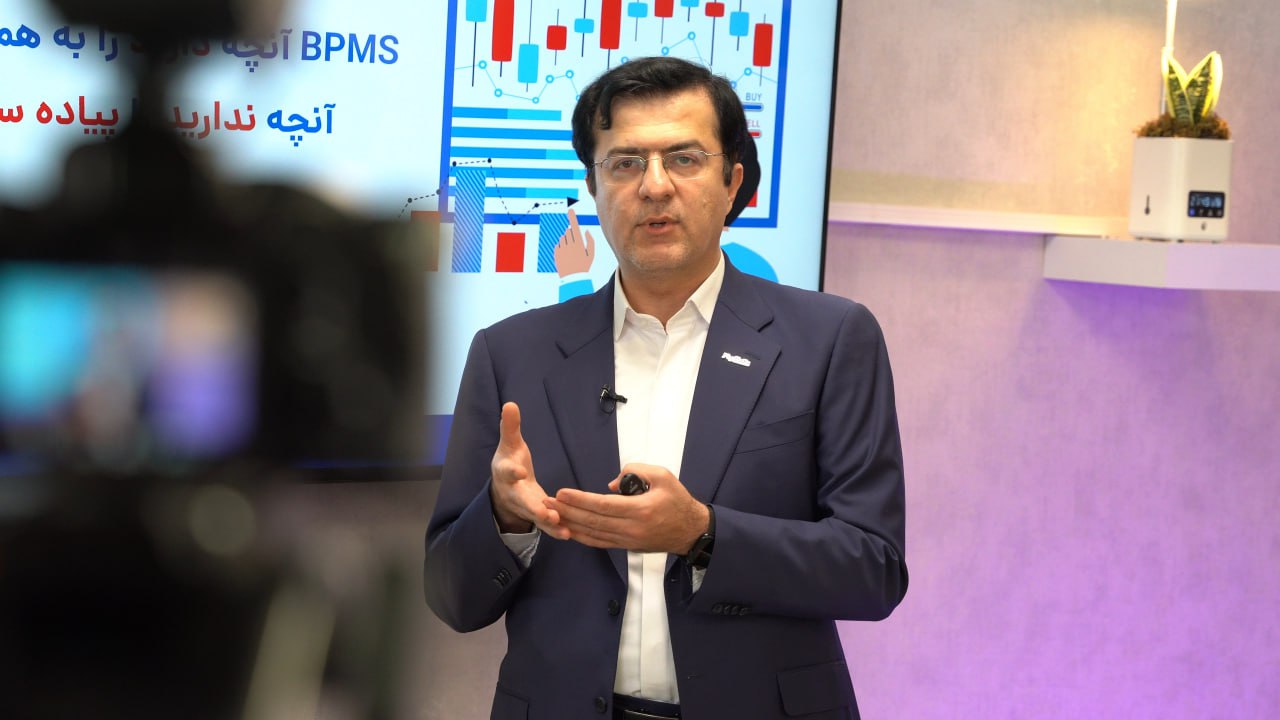 مدیرعامل شرکت مای‌دیتا در مستند کارآفرین موفق از مسیر کارآفرینی می‌گوید